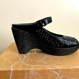 Jambu Angelina black wedge sandal size 7..5 NWT